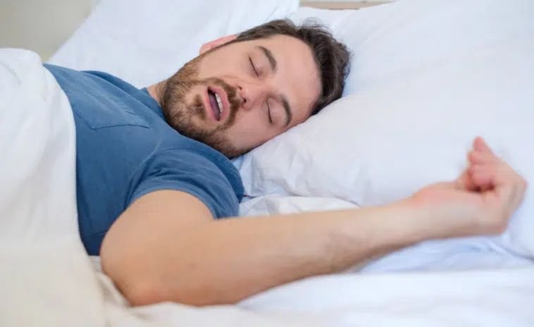 NEWS Maesa Dental Clinic | Klinik Gigi Terbaik - Bangun Tidur Mulut Terasa Bau? Ini Penyebab yang Sering Tidak Disadari
